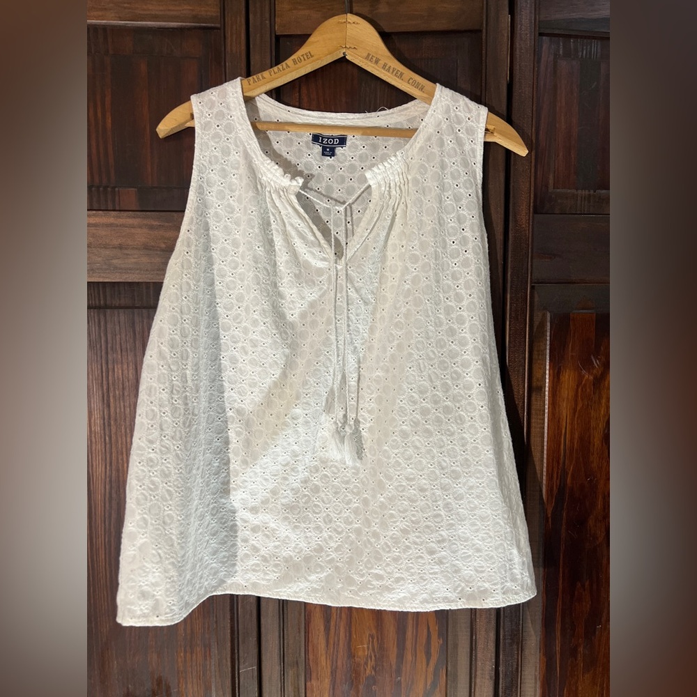 Izod Women's Cream Eyelet Sleeveless Blouse size Med‎